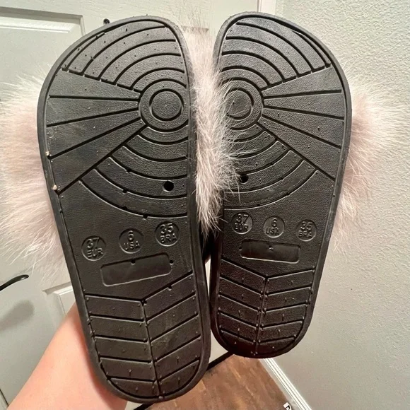 PATRICIA GREEN black slides with fur.. Size 6 - Picture 5 of 6
